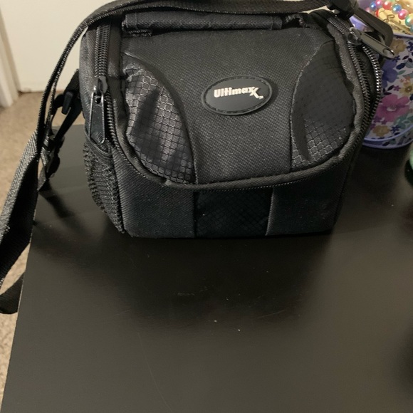 Canon camera, tripod and accessories - Picture 10 of 12